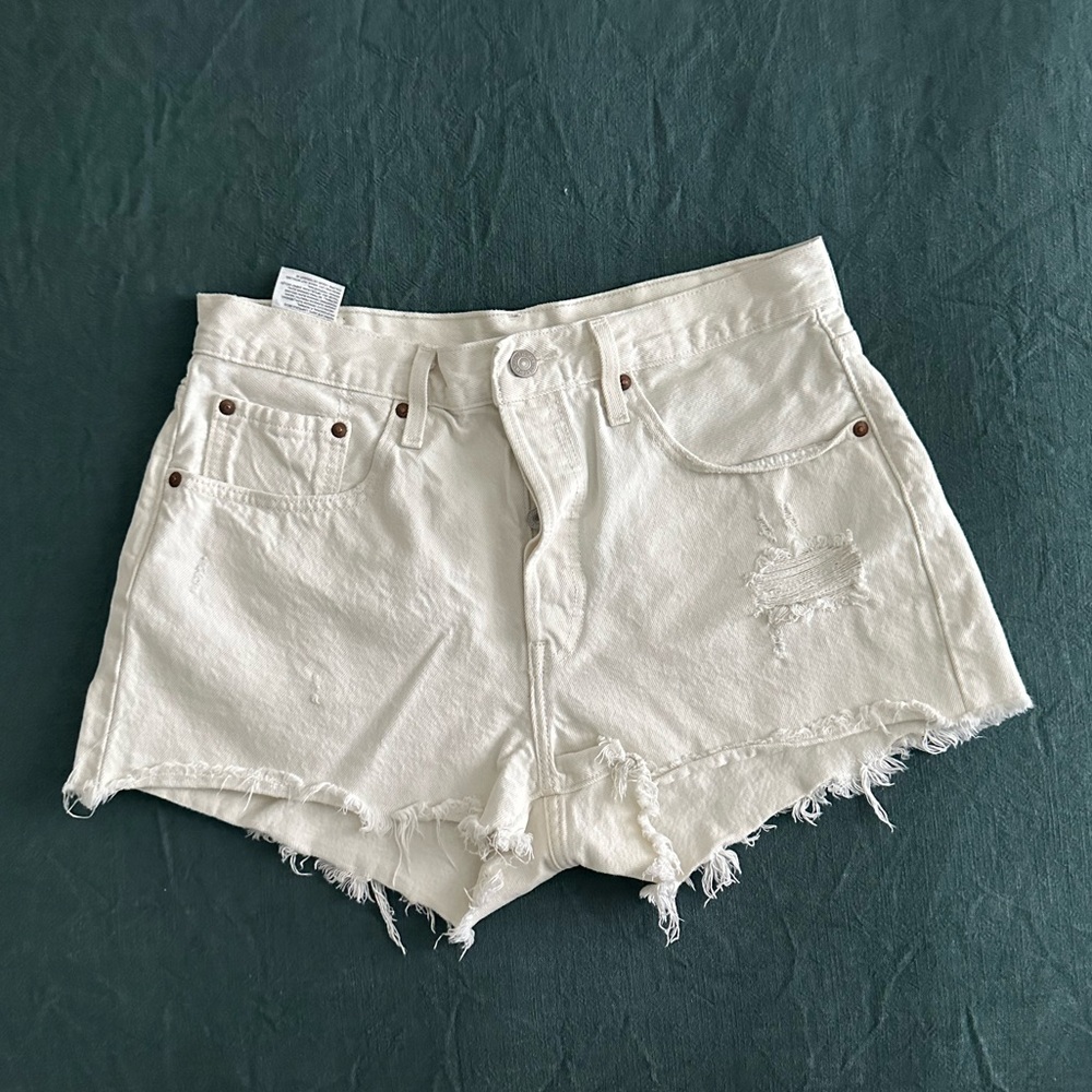 Levi Off-White Shorts